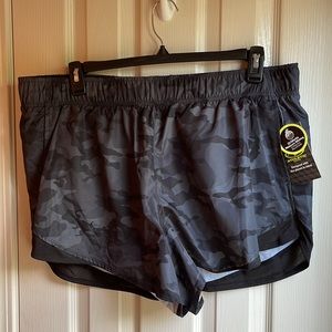 NWT ATHLETIC WORKS GRAY/BLACK CAMO PRINT RUNNING SHORTS